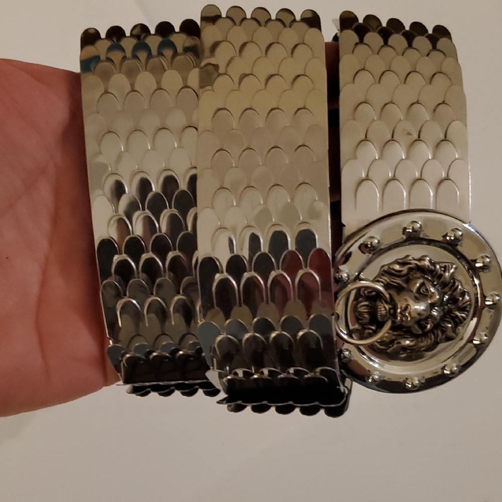 New Silver Metal Stretchy Belt with Decorative Lion Head Buckle Total Length 26"